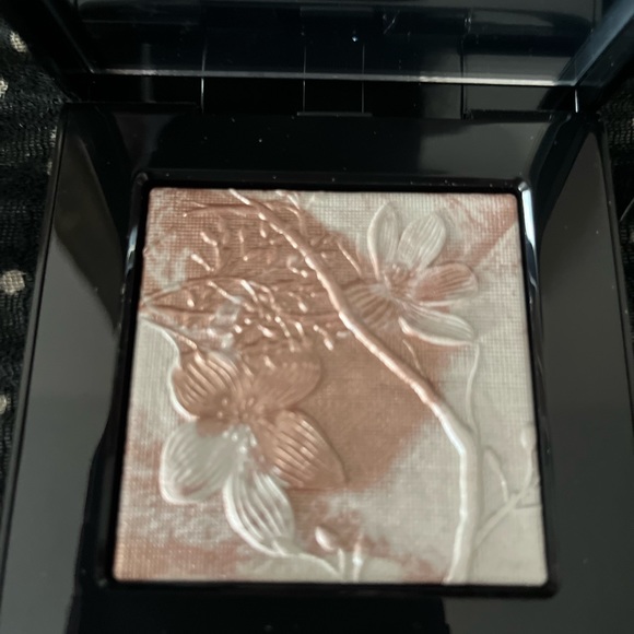 Bobbi Brown stunning Highlighter new in the box. - Picture 2 of 8